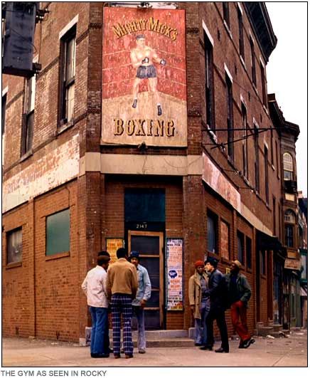 Classic Rocky image to show exterior of a classic boxing gym. Vintage Boxing Gym, Rocky Balboa Movie, Stallone Movies, Rocky 1976, Shed Bar, Rocky Film, Sly Stallone, Pub Shed, Boxing Fitness