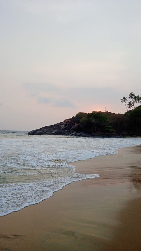 Beach, sunset, waves, aesthetic beach, aesthetic pics, background, peace, love. Kovalam Beach Photography, Kovalam Beach Kerala, Trivandrum Beach, Snehatheeram Beach, Trivandrum Photography, Trivandrum Aesthetic, Trivandrum City, Kerala Beach, Kovalam Beach