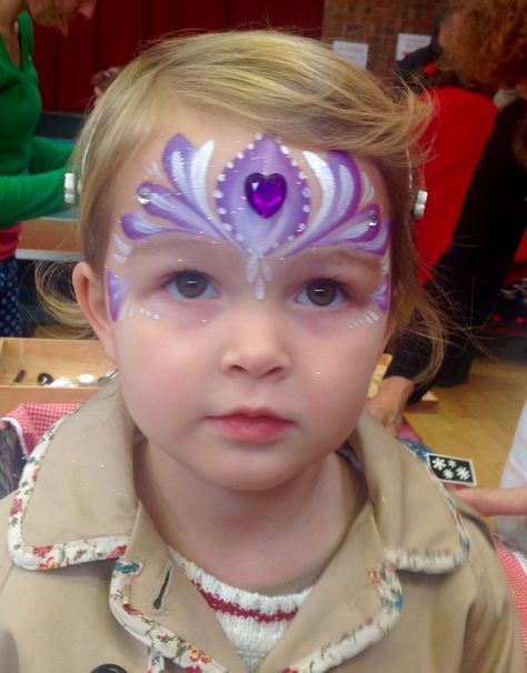 Rapunzel Face Paint, Tangled Face Paint, Face Paint Princess, Rainbow Princess Face Paint, Butterfly Facepainting Kids Easy, Rainbow Butterfly Face Paint Easy, Easy Halloween Crafts, Model Face, Heart For Kids