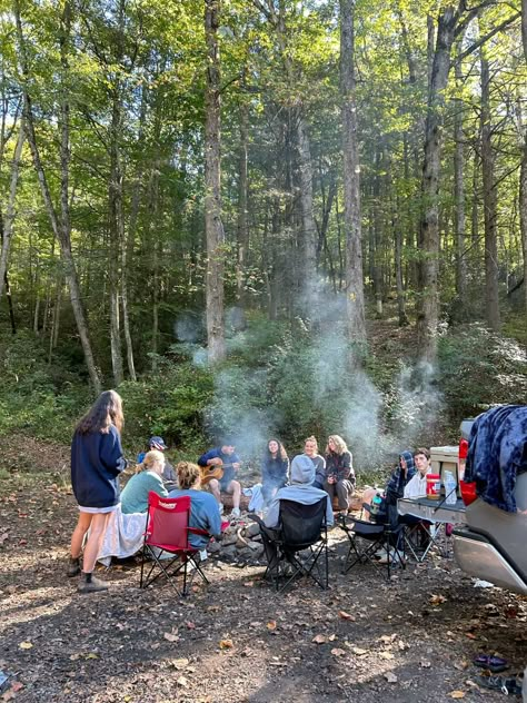 Camping with friends sitting around the fire listening to Noah Kahan on guitar Friends Sitting Around A Fire, Friends Camping Trip Aesthetic, Camping With Family Aesthetic, Roadtrip Friends Aesthetic, Group Road Trip Aesthetic, Camping Aethstetic, Group Camping Aesthetic, Life In A Van, Friend Camping Trip