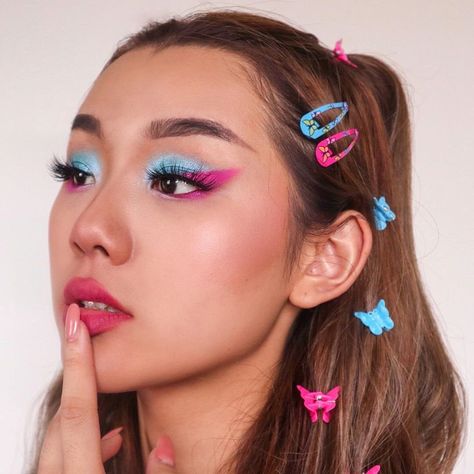 Blue And Pink Makeup, Y2k Makeup Looks, Blue Makeup Looks, Y2k Makeup, Barbie Makeup, Makijaż Smokey Eye, Makeup Eye Looks, Creative Eye Makeup, Affordable Makeup