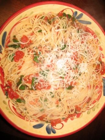 capellini pomodoro - super easy, will modify to add some more nutrition. Capellini Pomodoro Recipe, Capellini Pomodoro, Pomodoro Recipe, Meatless Pasta, Tasty Pasta, Pasta Dish, Chef Recipes, Italian Dishes, Mediterranean Recipes