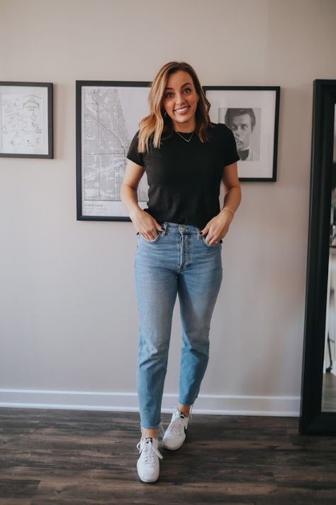 Simple Tee Shirt Outfits, Crewneck T Shirt, Jeans And Black T Shirt Outfit, Jeans And T Shirt Outfit Spring, Jeans Black T Shirt Outfit, Teacher Shirt Outfits Elementary, Black Tees Outfit, Black Graphic T Shirt Outfit, Black T Shirt Jeans Outfit