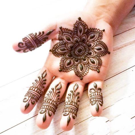 Mehandi Designs For Kids, Mehendi Designs For Kids, Baby Mehndi Design, Kids Henna, Front Mehndi Design, Palm Mehndi Design, Simple Mehendi Designs, Henna Designs For Kids, Designs Mehndi