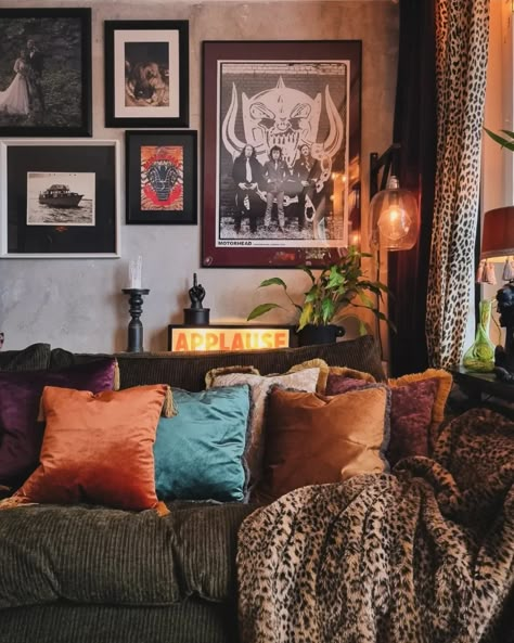 Snygga kuddfodral i läckra färger 🤎🧡💛💜💙💚 www.rocknboh.se Rock'n'Boh Lifestyle House 1977, Whimsy Gothic, Boho Crib, Cabin Bedroom Ideas, Moody Home Decor, Single Apartment, Cozy Home Ideas, Cabin Bedroom, Apartment Vibes