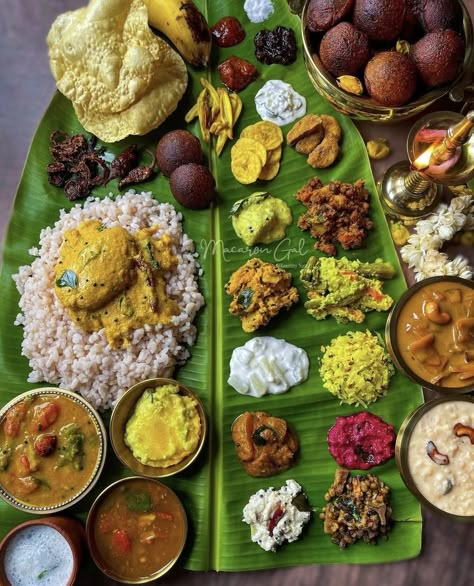 Sadhya Photography, Onam Sadhya Photography, Tamil Cooking, Onam Sadhya, Delicious Food Image, Marathi Culture, Indian Food Photography, Appetizers Ideas, Fruit Names