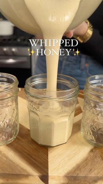 @eatinghealthytoday on Instagram: "How to make the perfect Whipped Honey! 🍯 Tag someone else who would love this! 👇🏼 (via: @healthylittlepeach) #homemadegifts #diygifts #honey #whippedhoney #viralrecipes #holidaygifts #christmas" Whipped Honey, Honey Gifts, Honey Recipes, Weight Watchers Diet, Honey Butter, Honey And Cinnamon, Healthy Foodie, Hot Fudge, No Carb Diet