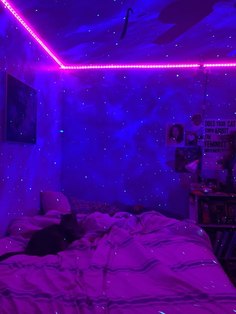 Purple Led Lights Bed, Galaxy Lights Bedroom Aesthetic, Led Lights Bedroom Ceiling, Room Ideas Led, Future Bedroom Ideas, Neon Bedroom, Fantasy Bedroom, Teen Girl Room Decor, Bedroom Led