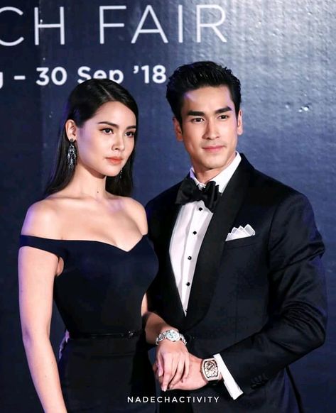 Nadech Yaya Prenup Outfit, Nadech Kugimiya, Yaya Urassaya, Urassaya Sperbund, Fairytale Fashion, Beach Photography Poses, Beauty Shots, Cute Couple Images, Sweet Couple