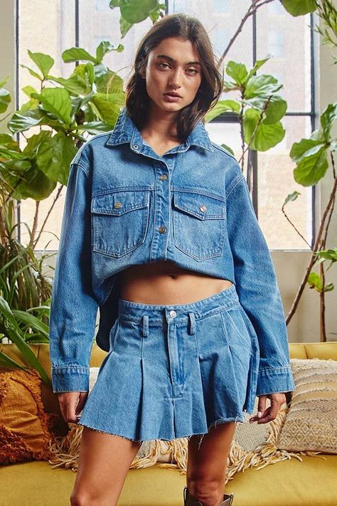 Pleated Denim Mini Skirt - Blue - L Elsa Style, Denim Shorts Outfit Summer, Pleated Denim Mini Skirt, Denim Christmas, Denim Pleated Skirt, Pleated Denim Skirt, Minimalist Outfits, Skirt Streetwear, Denim Shorts Outfit