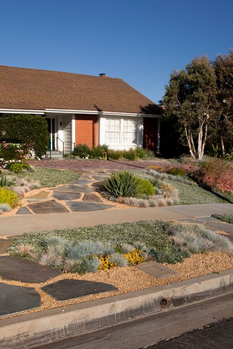 Grass Driveway, Front Yard Walkway, Gravel Walkway, Backyard Ideas For Small Yards, Lawn Alternatives, Walkway Landscaping, Small Front Yard Landscaping, Driveway Landscaping, Front Yard Design