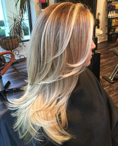 Long Layered Haircut With Blonde Balayage Cute Layered Hairstyles, Cuts For Long Hair, Rambut Brunette, Layered Hairstyles, Long Layered Haircuts, Blonde Hair Looks, Brown Blonde Hair, Long Layered Hair, Haircuts For Long Hair