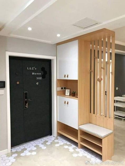 Wall Closet Living Room, Shoe Cabinet Design, Entry Cabinet, Vstupná Hala, Living Room Divider, Hal Decor, Living Room Partition, Living Room Partition Design, Foyer Design