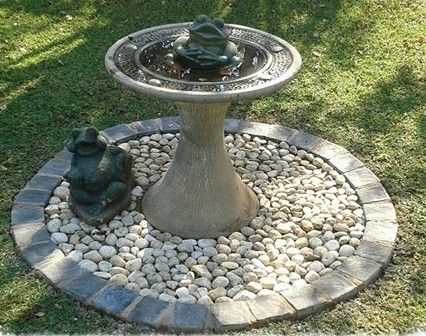 birdbath on circle of small cobbles with border Trees Backyard, Brick Courtyard, Bath Garden, Garden Walls, Diy Bird Bath, Bird Bath Fountain, Bird Bath Garden, House Makeover, Sundials