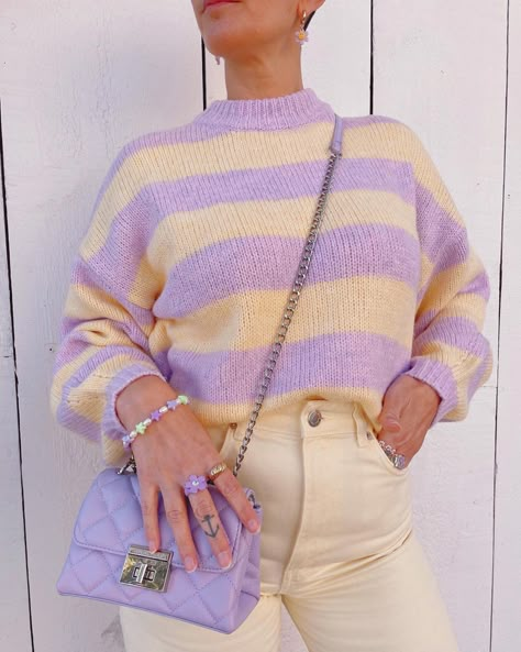 Pastel Outfit Winter, Outfits Colour Combinations, Light Spring Colour Palette, Exhibition Outfit, Pastel Fits, Pastel Pants, Spring Colour Palette, Pastel Sweatshirt, Pastel Clothing