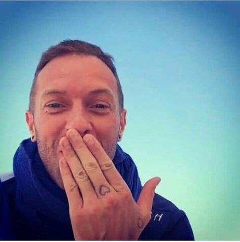 Chris Martin 😍😍😍 Chris Martin Tattoo, Christ Martin, Martin Tattoo, Coldplay Tattoo, Coldplay Wallpaper, Bands Pictures, Coldplay Chris, Cold Play, Chris Martin Coldplay