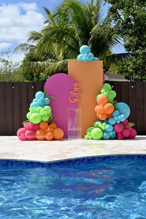 Ballon decoration, tropical birthday party, Miami event planner, Event decor, Pool party, balloon artist, balloon garland, balloons Girly Backdrop Ideas, Pool Party Backdrop Ideas, Pool Party Balloons Decorations, Pool Party Birthday Ideas, Pool Decorating Ideas For Party, Birthday Pool Party Ideas, Pool Birthday Party Ideas, Tropical Balloon Garland, Festa Pool Party