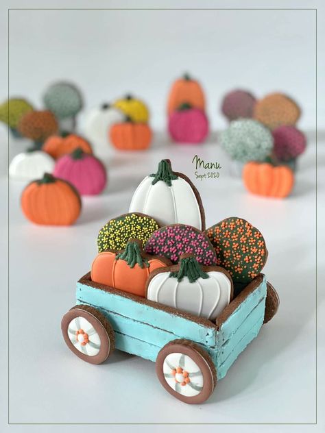 Fall Decorated Cookies, Potted Mums, Mums In Pumpkins, Decorated Cookies Tutorial, Sugar Cookie Royal Icing, 3d Cookie, Sugar Cookie Icing, Cookie Connection, Thanksgiving Cookies