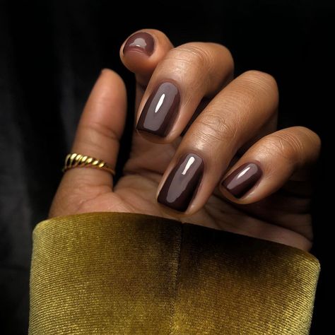 Sade Aesthetic, Studio Wardrobe, Natural Nails Manicure, Maquillage On Fleek, Work Nails, Youtube Studio, Nails 2021, Glam Nails, Brown Nails