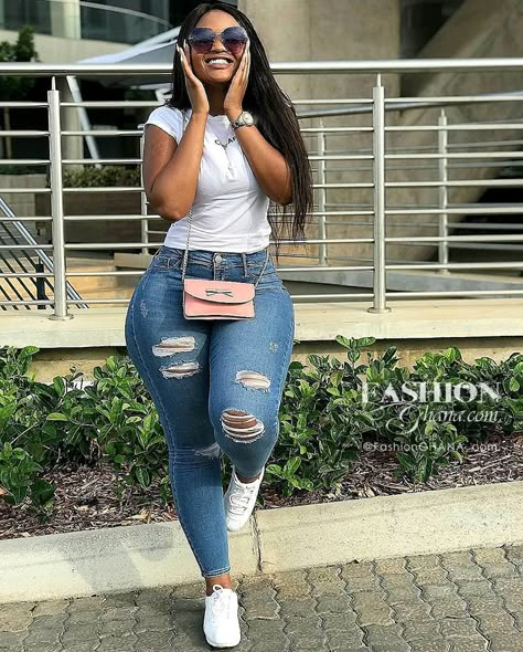 #fGSTYLE: Here Are 30 Fabulous & Simple Ways To Style Your Ripped Jeans | FashionGHANA.com: 100% African Fashion Slay Fits, Daily Aesthetic, Superenge Jeans, Gym Inspo, Curvy Jeans, School Fits, African Beauty, Curvy Girl Outfits, Swag Outfits