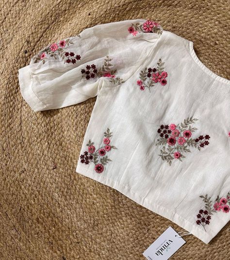 Embroidery On White Blouse, Shirt Style Blouse For Saree, White Blouse Ideas, White Shirt Embroidery Ideas, White Blouse Embroidery Designs, Off White Blouse Designs Work, Hand Embroidery Blouse Designs, White Embroidery Blouse, Simple Blouse Pattern