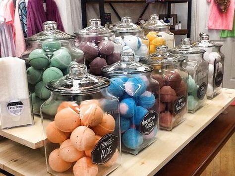 Boutique Filler Ideas, Soap Display Ideas Craft Show, Bathbomb Display Retail, Bath Bomb Display Ideas, Vendor Tent Ideas, Diy Candle Jars, Cold Press Soap Recipes, Soap Display Ideas, Boho Spa