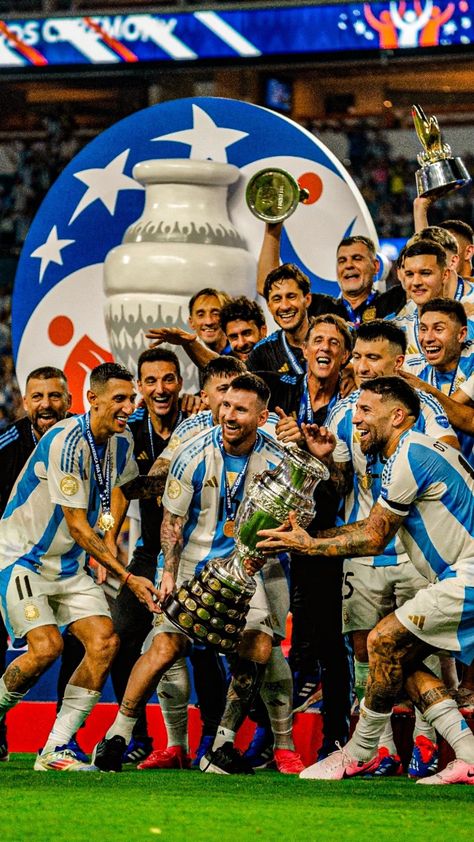 Argentina Champions, Lionel Scaloni, Neymar Ronaldo, Mugs Aesthetic, Argentina Football Team, Argentina Soccer, Argentina Football, Lionel Messi Wallpapers, Leonel Messi