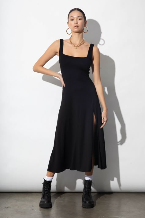 Casual Long Dresses For Work, Dresses For Small Chested Women, Black Long Dress Casual, Casual Long Black Dress, Black Long Dress Outfit, Casual Black Midi Dress, Casual Midi Dress Outfit, Midi Dress Styling, Grey Dress Casual