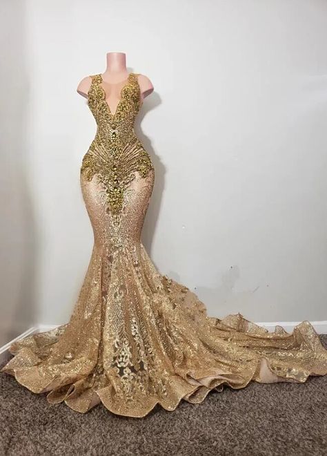 Gold Mermaid Prom Dresses, Gold Long Dress, Prom Gold, Chanel Heels, Prom Inspo, Celebrity Gowns, Gorgeous Prom Dresses, Gold Prom Dresses, Senior Prom Dresses