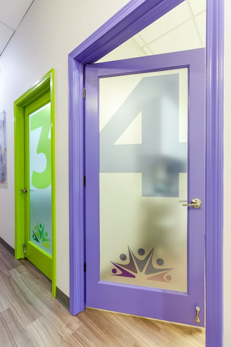 Pediatric Doctor Office, Cute Daycare Rooms, Pediatric Clinic Design Interiors, Pediatric Waiting Room Ideas, Daycare Design Ideas, Pediatric Office Decor, Pediatrics Office, Pediatric Office, Pediatric Clinic