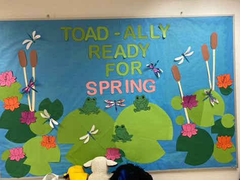 Spring Time Bulletin Board Ideas, Bulletin Board Ideas For Spring, Spring Bulletin Boards Preschool, April Bulletin Boards, Easter Bulletin Boards, March Bulletin Board, Elementary Bulletin Boards, Kindergarten Bulletin Boards, Bulletin Boards Theme