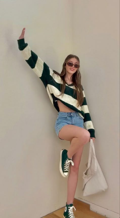 Green Converse Outfit, Casual Outfits Pants, Plus Spring Outfits, Spring Basics, Classy Fashion Style, Perfect Spring Outfit, Beauty Outfits, Outfit Ideas 2024, Outfit Blazer