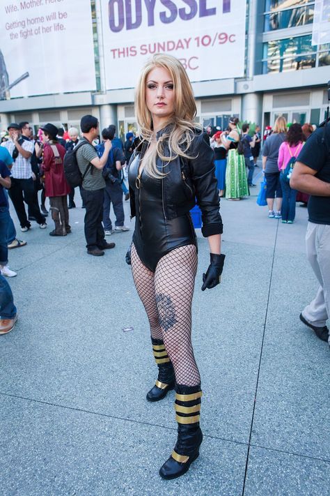 Black Canary Costume, Black Canary Cosplay, Canary Cosplay, Arrow Costume, Robe Diy, Arrow Black Canary, Dc Comics Cosplay, Costume Diy, Creative Valentines