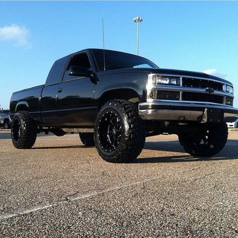 I had one like this before my blue stepside! 96 Chevy Silverado, Obs Chevy Lifted, Obs Chevy, Vintage Chevy Trucks, Chevy Trucks Older, Custom Lifted Trucks, Chevy Stepside, Nice Trucks, Chevy Diesel Trucks