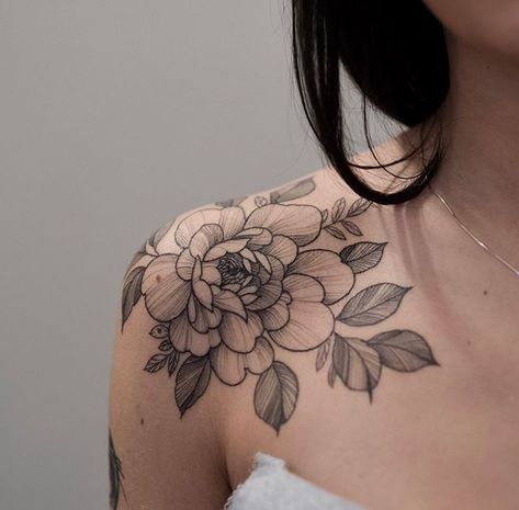 Shoulder Tattoo Peony, Peony Shoulder Tattoo, Beautiful Flower Tattoos, Sweet Tattoos, Close Up Photos, Tattoo You, Vintage Portraits, Shoulder Tattoo, Future Tattoos