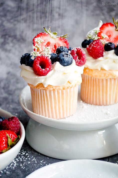 Cupcakes With Berries, Vanilla Bean Whipped Cream, Red White And Blue Desserts, Angel Food Cupcakes, Mickey Cupcakes, Berry Cupcakes, Mini Cupcake Pan, Anniversary Cookies, Food Cupcakes