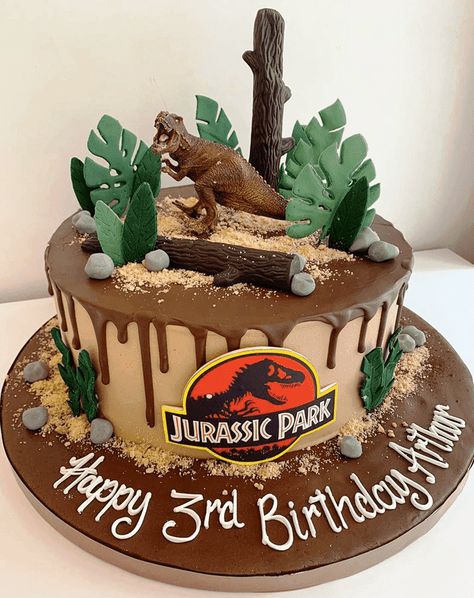 Dinosaur Cake Jurassic Park, Jurassic Park Theme Cake, Jurassic Park Smash Cake, Jurassic World Cakes, Jurassic Cake Ideas, Jurassic Park Birthday Party Cake, Jurassic Birthday Cake, Jurassic Park Cake Ideas, Jurassic World Theme Party