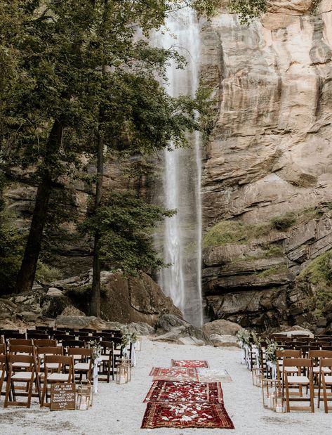 Green And White Wedding Flowers, Rustic Ceremony, Toccoa Falls, Classic Wedding Flowers, Waterfall Wedding, Botanical Wedding Invitations, West Wedding, Wedding Set Up, White Wedding Flowers