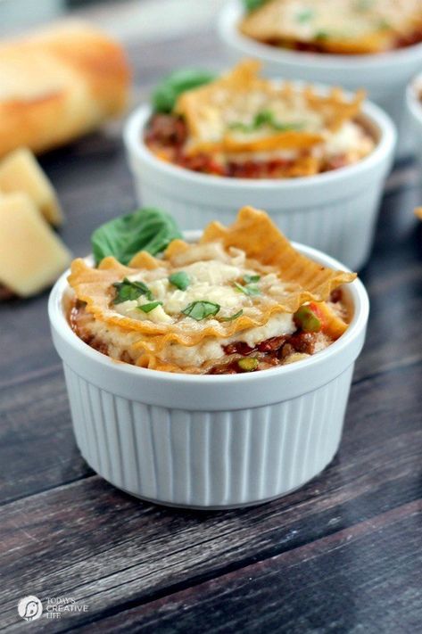 Single Serve Healthy Lasagna Easy Dinners For One, Healthy Lasagna Recipes, Ramekin Recipe, Lasagna Dinner, Single Serve Meals, Healthy Lasagna, One Person Meals, Easy Meals For One, Recipe For 1