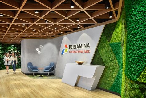 Pertamina International Marketing & Distribution Offices - Singapore Backdrop Office, Office Reception Design, Tech Office, Green Inspo, International Marketing, Meeting Room Design, Office Floor Plan, Office Ceiling, Cozy Interior Design