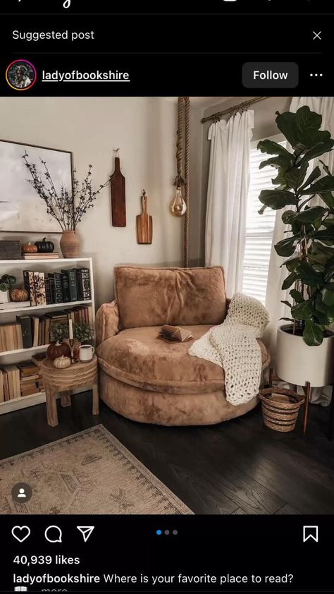 Reading Corners, Round Chair, Artist Aesthetic, Inspiring Spaces, Apartment Furniture, Reading Corner, Book Nook, Bedroom Decor Ideas, Bean Bag