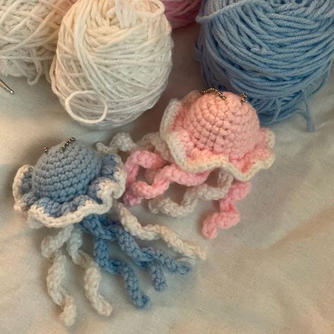 Jellyfish Keychain, Hanging Jellyfish, Crochet Fairy, Crochet Keychain Pattern, Crochet Business, Crochet Design Pattern, Kawaii Crochet, Crochet Inspo, Crochet Fashion Patterns