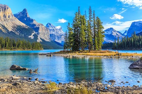 Harry and Meghan's honeymoon destination is quite magical Maligne Lake Canada, Spirit Island, Maligne Lake, Island Lake, Moraine Lake, Canadian Rockies, Banff National Park, Gustav Klimt, Most Beautiful Places