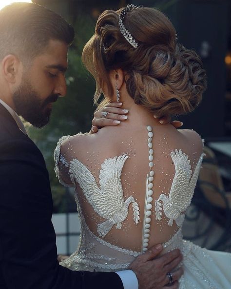 Bird Portrait Illusion Back with Covered Buttons #bride #gown #wedding #weddinggown #weddingdress #epic Tag Your Love, Wedding Dress Gallery, Country Wedding Dresses, Black Wedding Dresses, Backless Wedding Dress, Best Wedding Dresses, Insta Wedding, Mermaid Dresses, Ball Gown Wedding Dress