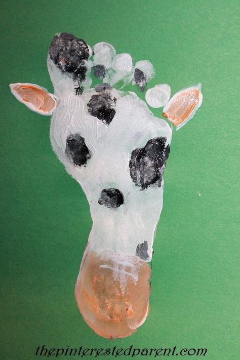 Cow Craft, Farm Craft, Baby Art Projects, Footprint Crafts, Rainy Day Crafts, Preschool Christmas Crafts, Alphabet Crafts, Daycare Activities, Footprint Art