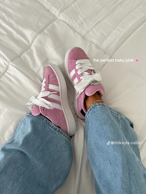 Adidas Campus Shoes, Looks Adidas, Dr Shoes, Trendy Shoes Sneakers, Preppy Shoes, Pretty Shoes Sneakers, Shoe Wishlist, Cute Sneakers, Hype Shoes