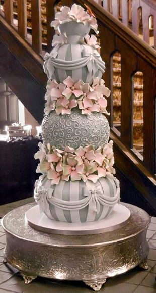 Victorian Sweets, Silver Wedding Cake, Tier Cakes, Amazing Wedding Cakes, Crazy Cakes, Elegant Cakes, Unique Cakes, Awesome Cakes, Special Cake