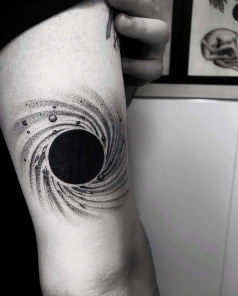 Black Hole Tattoo Design, Black Hole Sun Tattoo, Geometric Circle Tattoo, Universe Tattoo Design, Black Circle Tattoo, Black Hole Drawing, Coverup Tattoo Designs, Void Tattoo, Circular Tattoo Designs