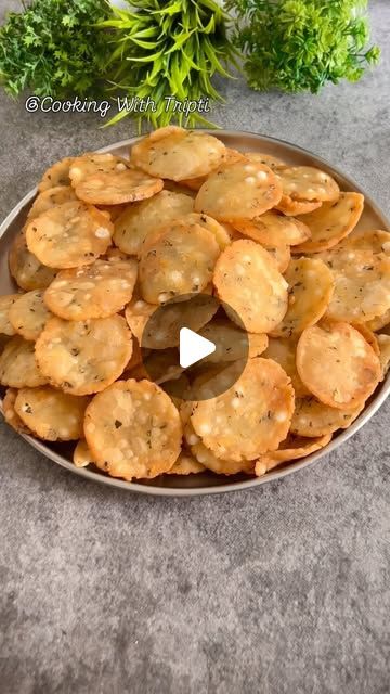 TRIPTI BHALOTIA on Instagram: "Rice flour Papdi Recipe:
Ingredients:
2 tbsp sago(sabudana)(soaked)
2 cup rice flour 
2 tbsp moong dal (soaked)
6-7 garlic cloves 
2 inch ginger 
5-6 green chilli 
3 tbsp chopped curry leaves 
3 tbsp butter 
Salt to taste 
1 tsp cumin seeds 
Hot water as required 
Oil for frying
#riceflourpapdi #mathri #nimki #snack #teatimesnacks #eveningsnacks #namkeen #riceflourrecipes #food #foodie #foodlover #foodporn #foodblogger #foodstagram #reels #reelsinstagram #cookingvideo #easyrecipes" Namkeen Snacks Recipes, Papdi Recipe, Indian Cooking Videos, Rice Flour Recipes, Cheese Bread Recipe, Moong Dal, Cumin Seeds, Tea Time Snacks, Evening Snacks