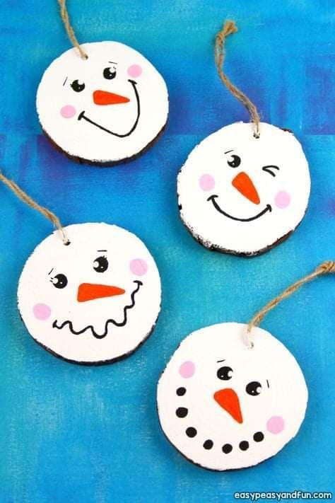 Wood Slice Snowman, Ornaments Diy Kids, Christmas Arts And Crafts, Fun Christmas Crafts, Christmas School, Snowman Ornament, Wood Christmas Ornaments, Kids Ornaments, Snowman Ornaments